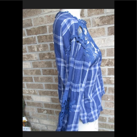 Free People Long sleeve W/ Lace details top sz M - Picture 4 of 4